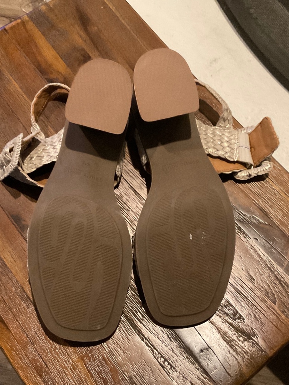 Gentle Souls Gentle Souls Madylyn Sandals Ice Metallic Size 10 - Picture 7 of 9